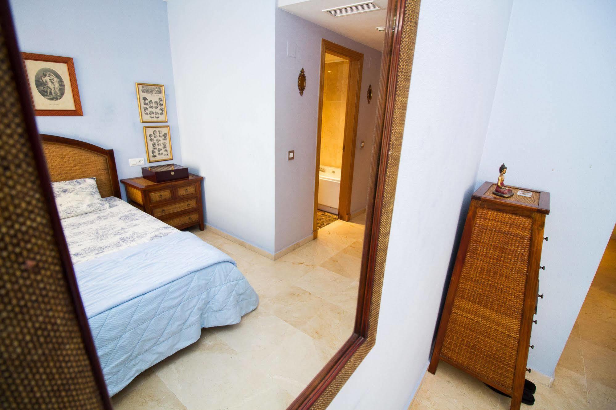 Alfonso Reyes - Harbour Appartement *